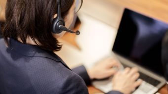 コールセンターのメール対応
