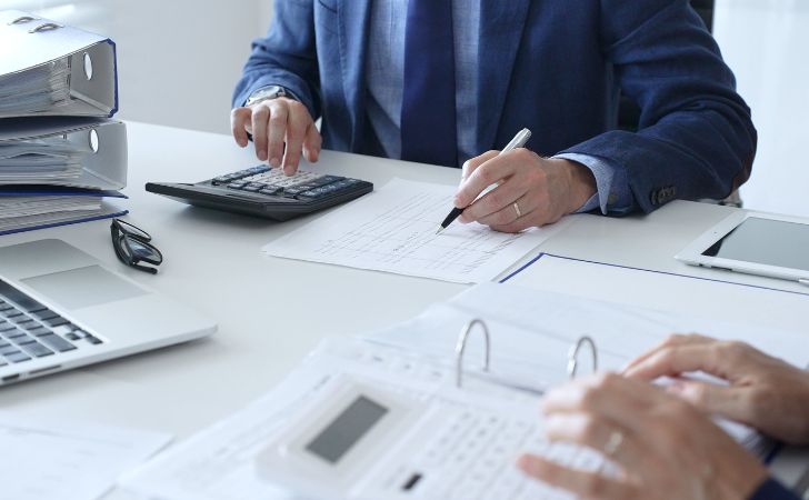 経理が人材不足で起こる影響